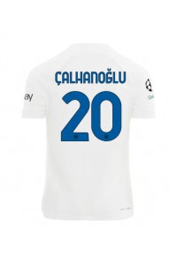 Inter Milan Hakan Calhanoglu #20 Jalkapallovaatteet Vieraspaita 2023-24 Lyhythihainen